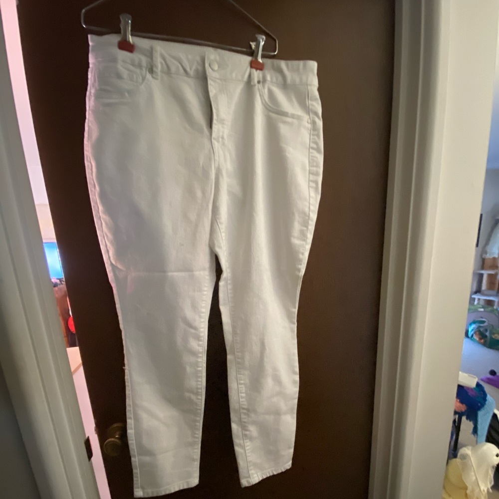 Woman’s white jeans